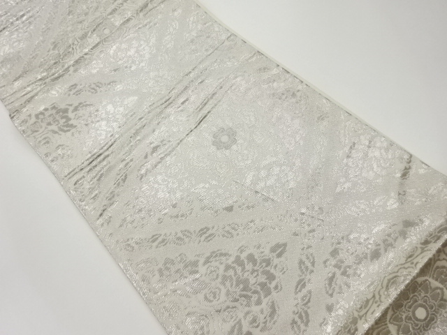 プラチナ箔二重箔襷に華文菱模様織出し袋帯